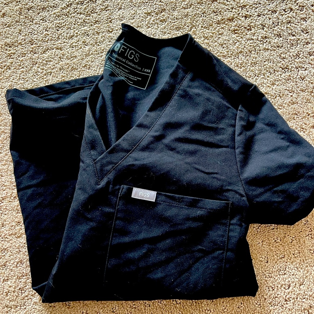 FIGS Catalina one pocket top